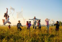 Family Fun in the DMV This Weekend: Aug. 21-23 Kids in a field flying kites